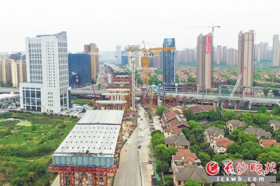 �����渮·�������·ȫ��ͨ����Ŀǰ�ѿ�ʼ�������裬����������Ե��涫�����·ʵ�а���ʩ���� ��ɳ����ȫý����� ��־ΰ ��