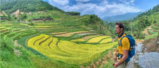莱昂·麦卡伦在湖南雪峰山 资料照片